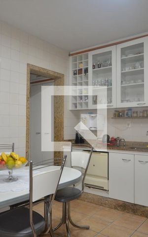 Casa à venda com 430m², 2 quartos e 2 vagasCozinha