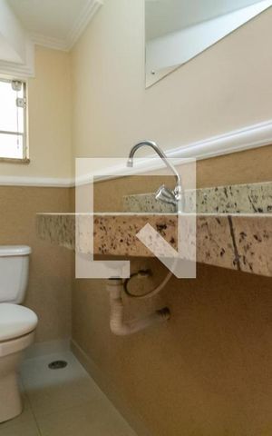Casa à venda com 130m², 3 quartos e 3 vagas Casa à venda com 130m², 3 quartos e 3 vagasLavabo