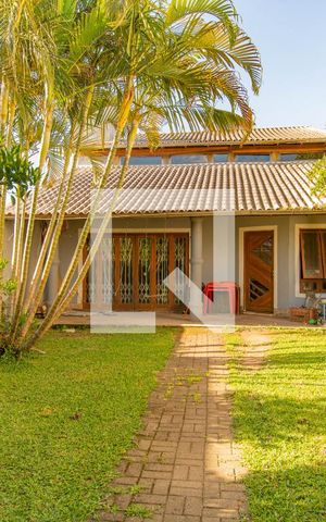 Casa à venda com 440m², 4 quartos e 4 vagas Casa à venda com 440m², 4 quartos e 4 vagasQuintal