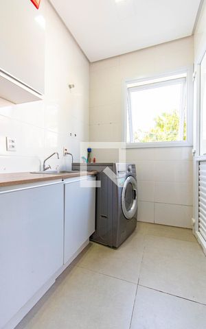 Casa à venda com 440m², 4 quartos e 4 vagas Casa à venda com 440m², 4 quartos e 4 vagasÁrea de Serviço