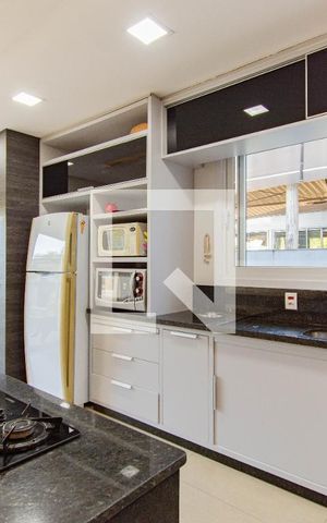 Casa à venda com 440m², 4 quartos e 4 vagas Casa à venda com 440m², 4 quartos e 4 vagasCozinha