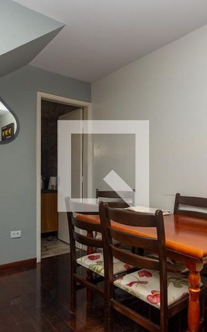 Casa à venda com 71m², 2 quartos e 2 vagas Casa à venda com 71m², 2 quartos e 2 vagasSala