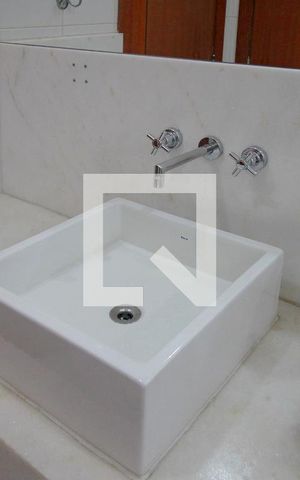 Casa à venda com 500m², 7 quartos e 5 vagasBanheiro da Suíte 2