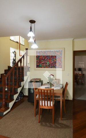 Casa à venda com 200m², 4 quartos e 5 vagas Casa à venda com 200m², 4 quartos e 5 vagasSala