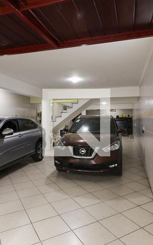 Casa à venda com 200m², 4 quartos e 5 vagas Casa à venda com 200m², 4 quartos e 5 vagasGaragem