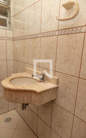 Casa à venda com 305m², 4 quartos e 3 vagas Casa à venda com 305m², 4 quartos e 3 vagasLavabo