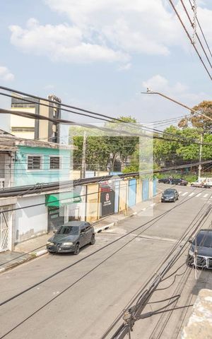 Casa à venda com 305m², 4 quartos e 3 vagas Casa à venda com 305m², 4 quartos e 3 vagasVista da varanda da suíte