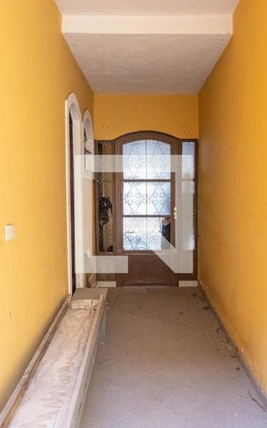Casa à venda com 305m², 4 quartos e 3 vagas Casa à venda com 305m², 4 quartos e 3 vagasCorredor