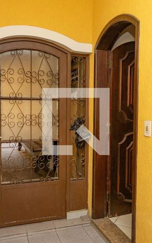 Casa à venda com 305m², 4 quartos e 3 vagas Casa à venda com 305m², 4 quartos e 3 vagasEntrada
