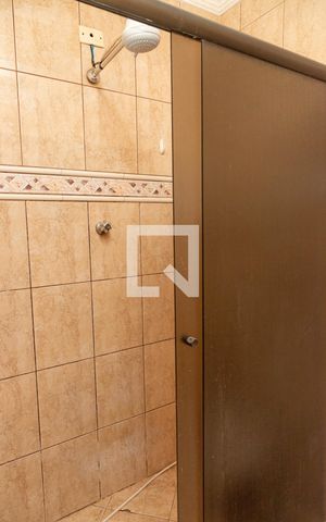 Casa à venda com 305m², 4 quartos e 3 vagas Casa à venda com 305m², 4 quartos e 3 vagasBanheiro social