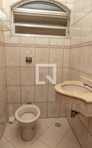 Casa à venda com 305m², 4 quartos e 3 vagas Casa à venda com 305m², 4 quartos e 3 vagasLavabo