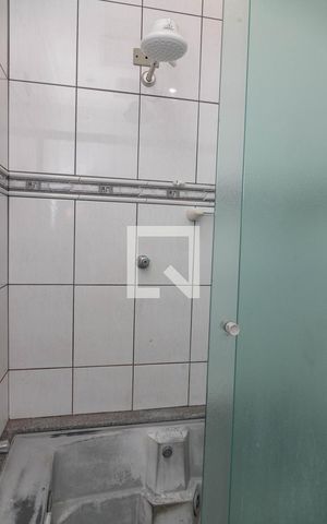 Casa à venda com 305m², 4 quartos e 3 vagas Casa à venda com 305m², 4 quartos e 3 vagasBanheiro da suíte