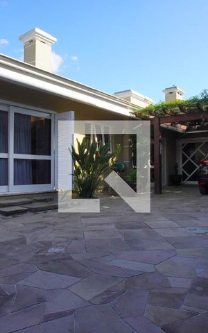 Casa à venda com 400m², 6 quartos e 4 vagasGaragem - Frente