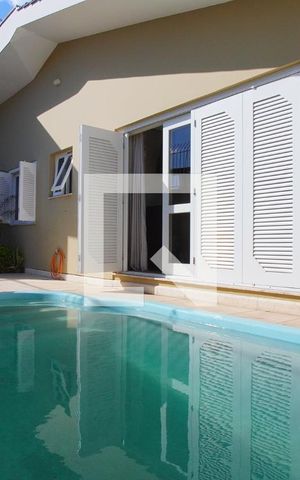 Casa à venda com 400m², 6 quartos e 4 vagasQuintal fundos - Piscina