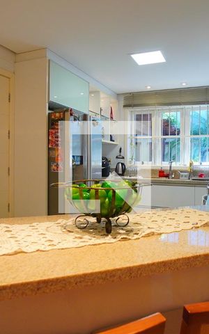 Casa à venda com 400m², 6 quartos e 4 vagasCozinha