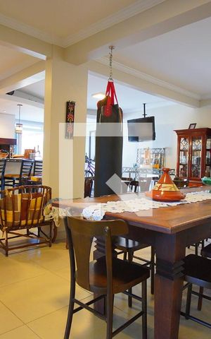 Casa à venda com 400m², 6 quartos e 4 vagasGaragem