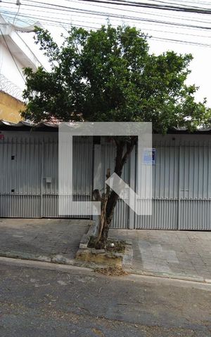 Casa à venda com 300m², 4 quartos e 2 vagasFachada