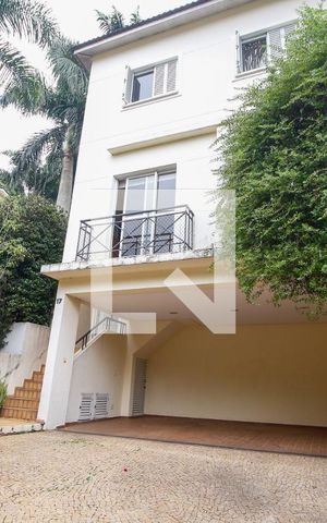 Casa à venda com 230m², 3 quartos e 2 vagasFachada