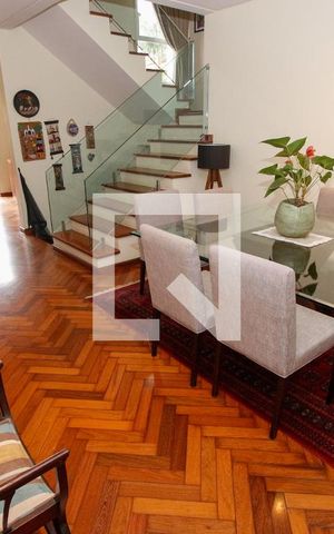 Casa à venda com 230m², 3 quartos e 2 vagasSala
