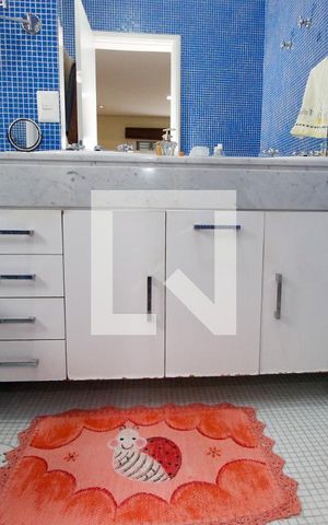 Casa à venda com 230m², 3 quartos e 2 vagasBanheiro da Suíte 2