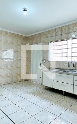 Casa à venda com 120m², 2 quartos e 4 vagas Casa à venda com 120m², 2 quartos e 4 vagasCozinha