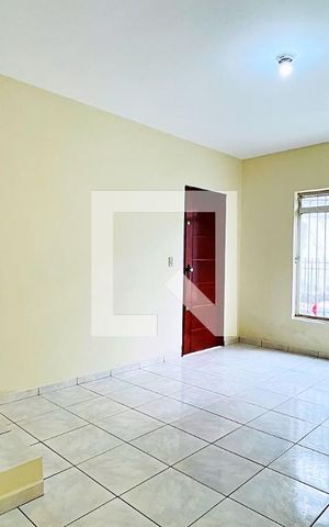 Casa à venda com 120m², 2 quartos e 4 vagas Casa à venda com 120m², 2 quartos e 4 vagasSala