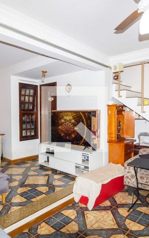 Casa à venda com 138m², 2 quartos e 2 vagas Casa à venda com 138m², 2 quartos e 2 vagasSala