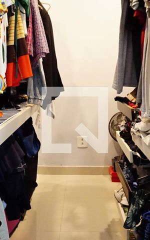 Casa de condomínio à venda com 240m², 3 quartos e 1 vagaCloset Suite 3