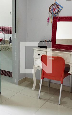 Casa de condomínio à venda com 240m², 3 quartos e 1 vagaSuite 2