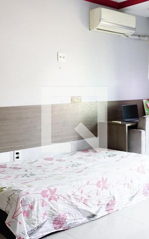 Casa de condomínio à venda com 240m², 3 quartos e 1 vagaSuite 2