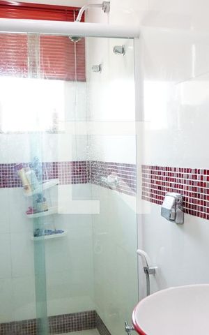 Casa de condomínio à venda com 240m², 3 quartos e 1 vagaBanheiro suite 2