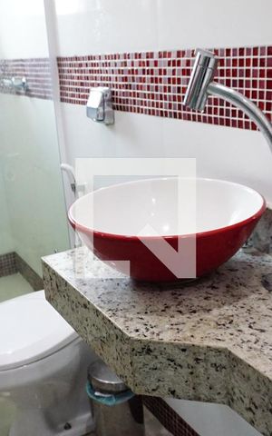 Casa de condomínio à venda com 240m², 3 quartos e 1 vagaBanheiro suite 2