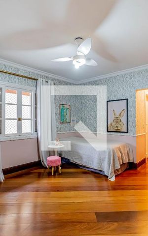 Casa de condomínio à venda com 667m², 4 quartos e 6 vagas Casa de condomínio à venda com 667m², 4 quartos e 6 vagasQuarto
