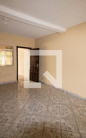 Casa à venda com 125m², 2 quartos e 2 vagas Casa à venda com 125m², 2 quartos e 2 vagasSala