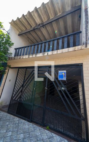 Casa à venda com 125m², 2 quartos e 2 vagas Casa à venda com 125m², 2 quartos e 2 vagasFachada
