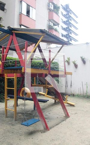 Apartamento à venda com 200m², 4 quartos e 3 vagasÁrea Comum - Playground