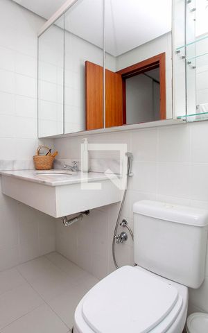 Apartamento à venda com 200m², 4 quartos e 3 vagasBanheiro Quarto 2 Suíte