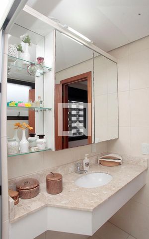 Apartamento à venda com 200m², 4 quartos e 3 vagasBanheiro Quarto 1 Suíte