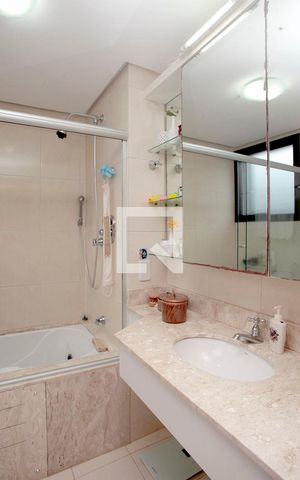 Apartamento à venda com 200m², 4 quartos e 3 vagasBanheiro Quarto 1 Suíte