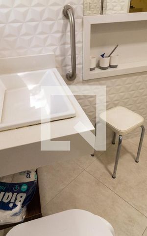 Apartamento para alugar com 140m², 3 quartos e 2 vagas Apartamento para alugar com 140m², 3 quartos e 2 vagasBanheiro do Corredor