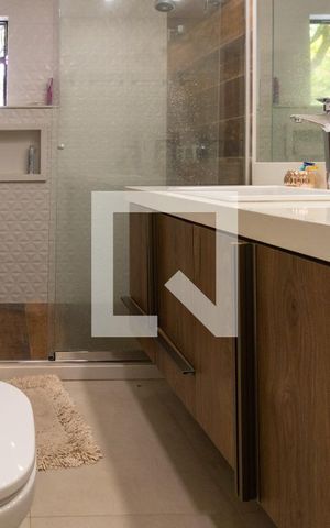Apartamento para alugar com 140m², 3 quartos e 2 vagas Apartamento para alugar com 140m², 3 quartos e 2 vagasBanheiro da Suíte