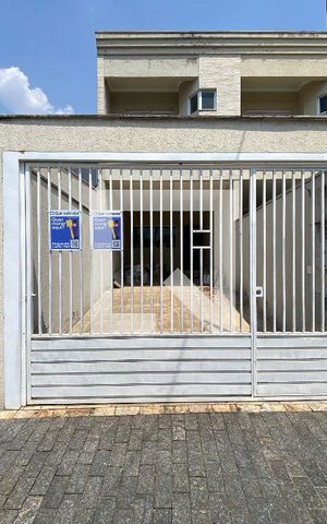 Casa à venda com 145m², 3 quartos e 2 vagas Casa à venda com 145m², 3 quartos e 2 vagasFachada