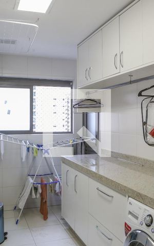 Apartamento à venda com 174m², 3 quartos e 3 vagas Apartamento à venda com 174m², 3 quartos e 3 vagasÁrea de Serviço