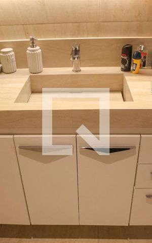 Apartamento à venda com 174m², 3 quartos e 3 vagas Apartamento à venda com 174m², 3 quartos e 3 vagasBanheiro da Suíte 1