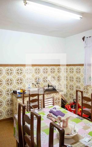 Casa à venda com 141m², 3 quartos e 2 vagas Casa à venda com 141m², 3 quartos e 2 vagasCozinha
