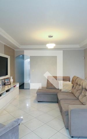 Casa à venda com 348m², 3 quartos e 5 vagas Casa à venda com 348m², 3 quartos e 5 vagasSala