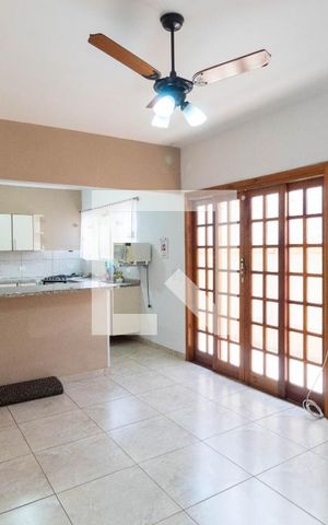 Casa à venda com 150m², 3 quartos e 2 vagas Casa à venda com 150m², 3 quartos e 2 vagasSala/Cozinha