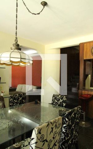 Casa à venda com 300m², 4 quartos e 2 vagasSala de jantar