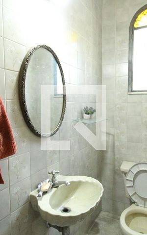 Casa à venda com 300m², 4 quartos e 2 vagasLavabo