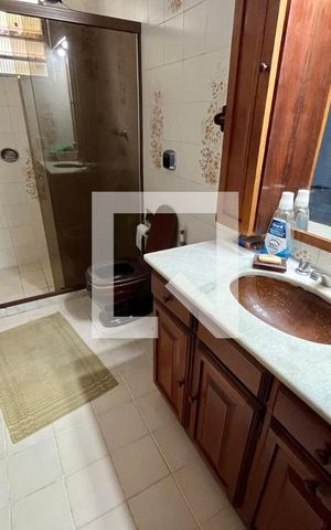 Casa à venda com 300m², 4 quartos e 2 vagasBanheiro social
